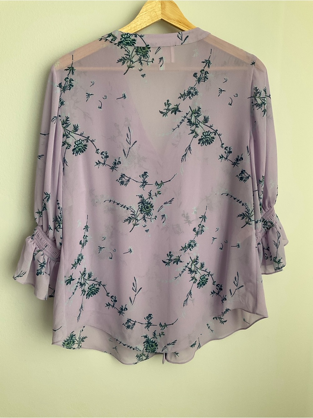 Cinq a Sept Jennings Medium Lilac Floral Pintuck Button Front V-Neck Blouse EUC - Picture 9 of 13